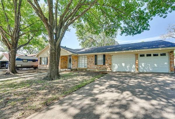 Ennis, TX 75119,1207 Red Oak Street