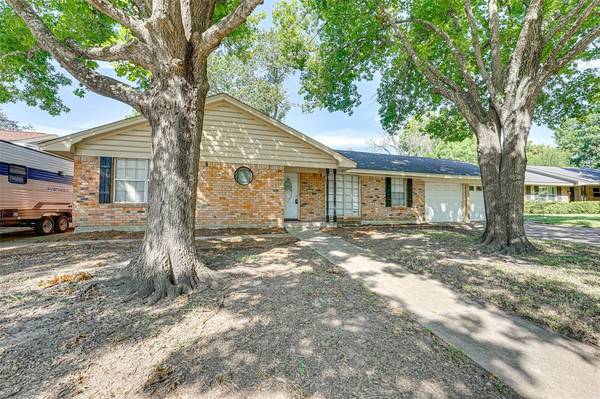 Ennis, TX 75119,1207 Red Oak Street