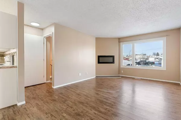 Calgary, AB T1Y 5M5,6721 41 AVE NE