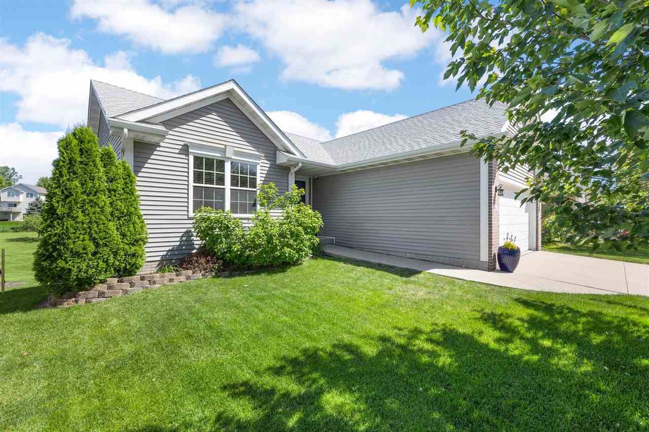 1425 Woolridge Dr, Coralville, IA 52241