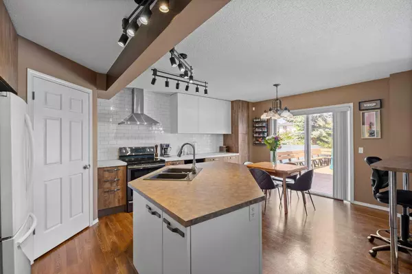 Calgary, AB T3A 5R2,272 Hidden Ranch CIR NW