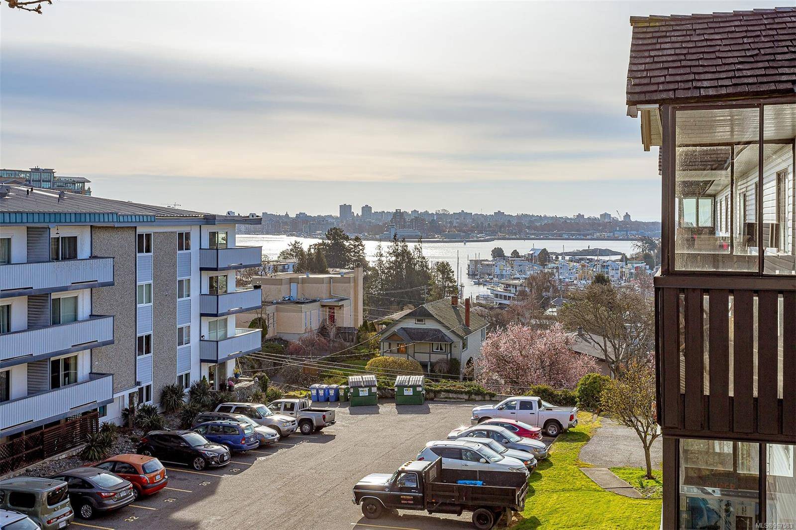 Esquimalt, BC V9A 3M7,929 Esquimalt Rd SE #408