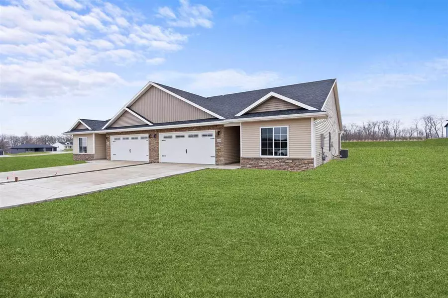 218B Vista Drive, Kalona, IA 52247