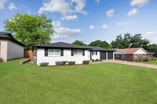 829 Lee Drive,  Bedford,  TX 76022