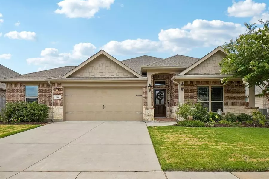 1916 Hollister Lane, Denton, TX 76210