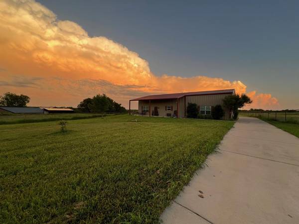 1368 Whitaker Road, Van Alstyne, TX 75495