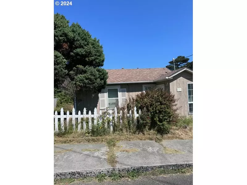 107 SW HIGH ST, Newport, OR 97365