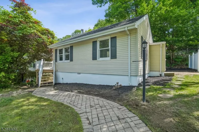 7 Comanche Ave, Rockaway Twp., NJ 07866