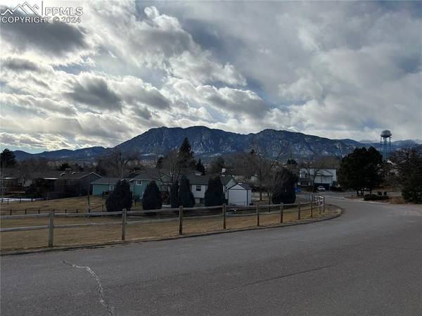 Colorado Springs, CO 80906,414 Sinton AVE