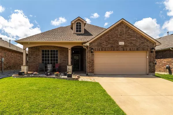 2237 Frosted Willow Lane, Fort Worth, TX 76177