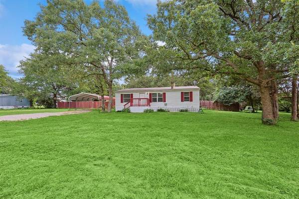 140 Lowrey Circle,  Springtown,  TX 76082