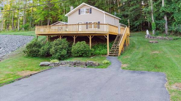 127 Shore Dr, Tunkhannock, PA 18657