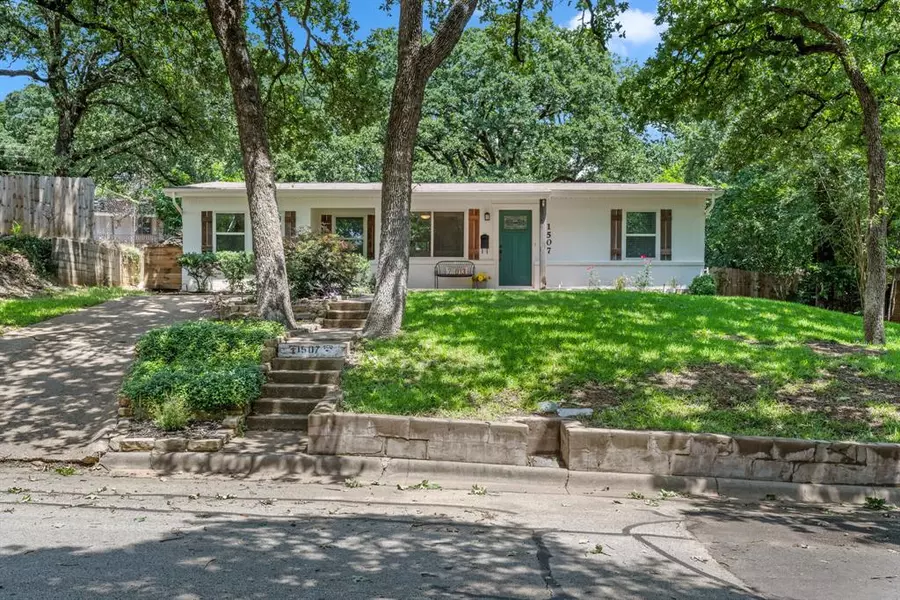 1507 Briarwood Boulevard, Arlington, TX 76013