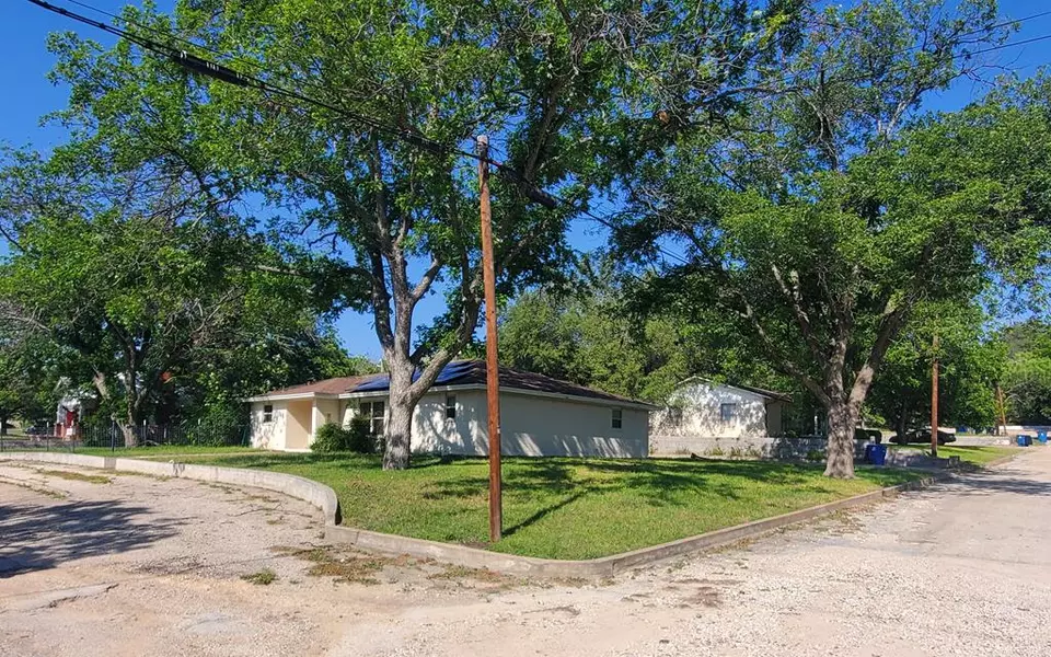 300 -- Wilkinson St, Menard, TX 76859