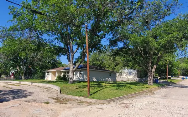 300 -- Wilkinson St, Menard, TX 76859