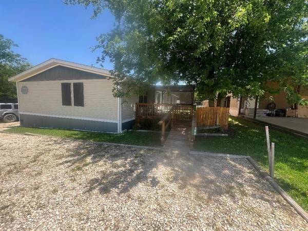 166 Lakeview Avenue, Whitney, TX 76692