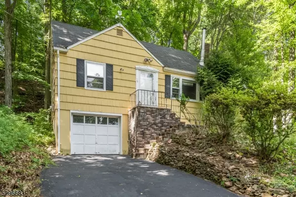 79 Park Pl, Watchung Boro, NJ 07069