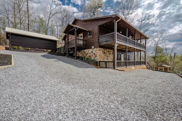 54 Henderson Lane,  Mineral Bluff,  GA 30559