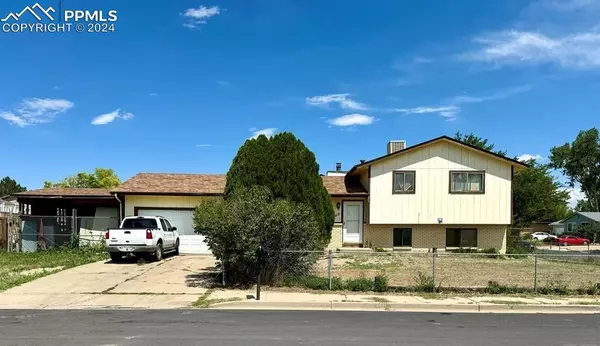 4012 Crestview DR, Pueblo, CO 81008