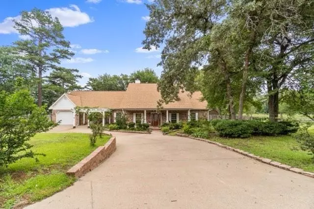 1533 Raintree Lake Circle, Big Sandy, TX 75755