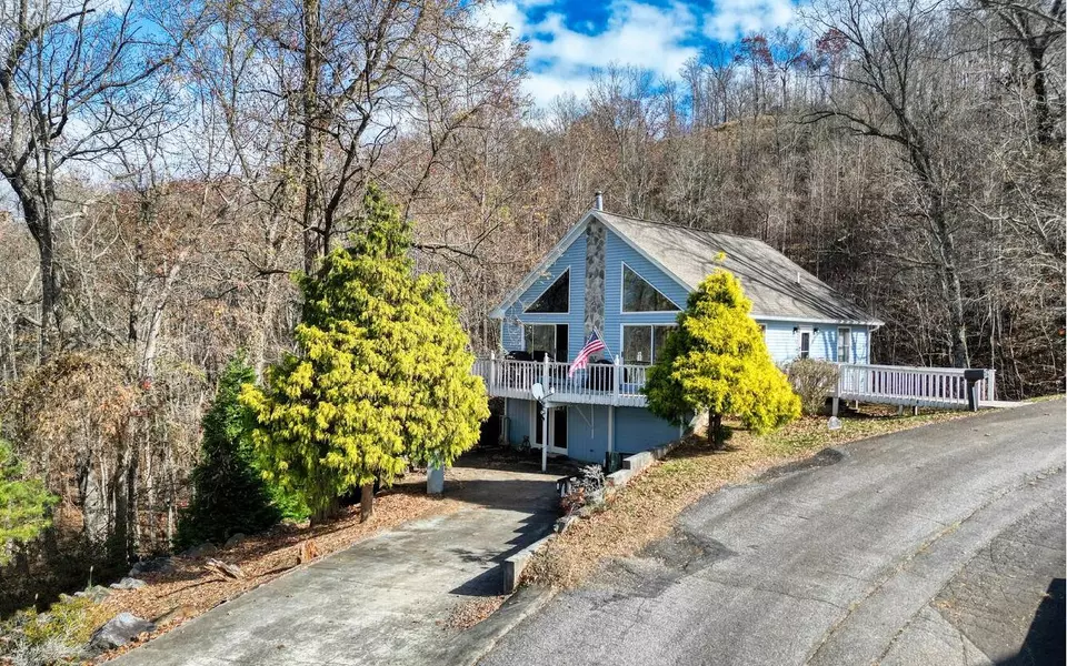 427 Mountain Drive N, Hiawassee, GA 30546