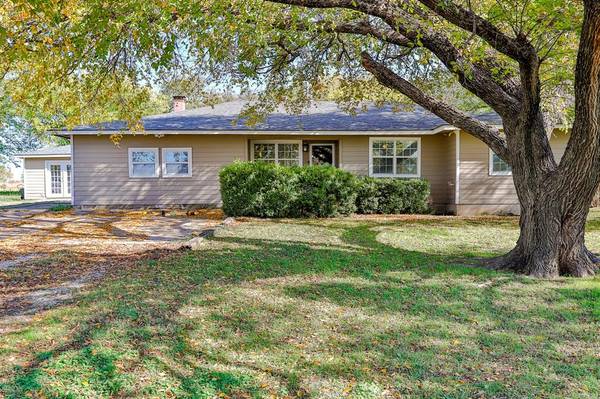 714 N Lee Street, Valley View, TX 76272