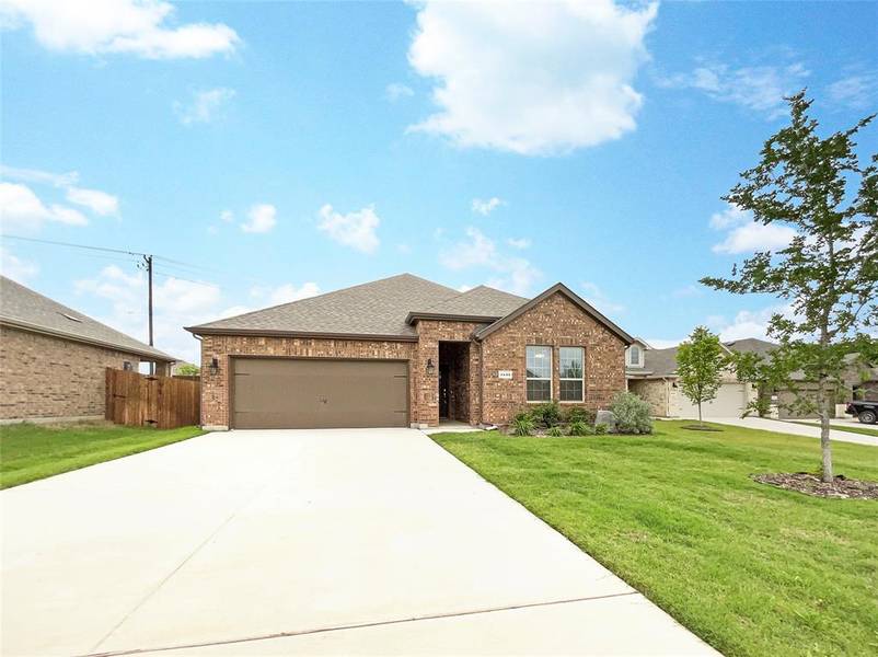 3433 Brady Starr Drive, Aubrey, TX 76227