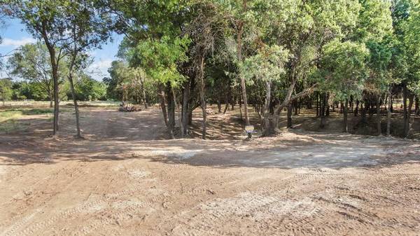 1124 Paradise Parkway, Poolville, TX 76487