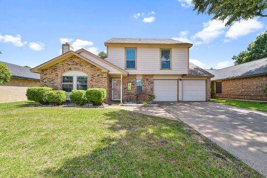 905 Clark Trail,  Grand Prairie,  TX 75052