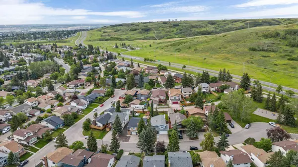 Calgary, AB T3K 1W8,67 Beaconsfield PL NW