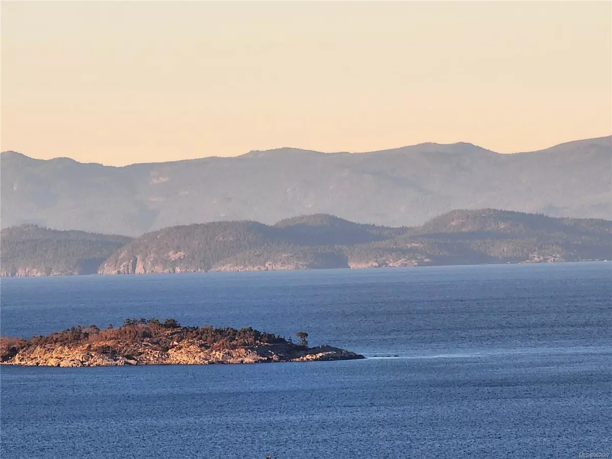 Nanaimo, BC V9V 1J3,6231 Blueback Rd #204B