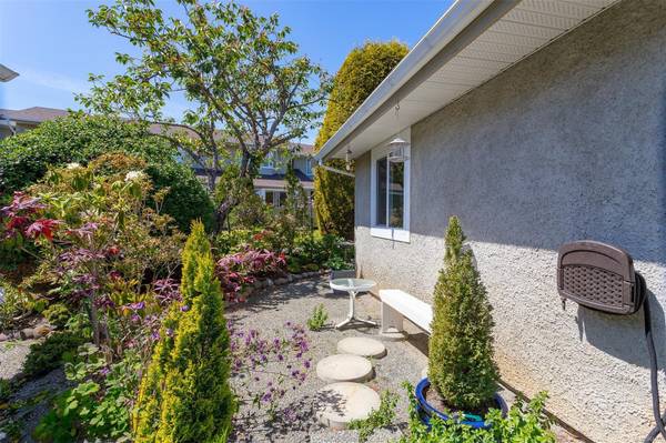 Central Saanich, BC V8M 2C1,2600 Ferguson Rd #8