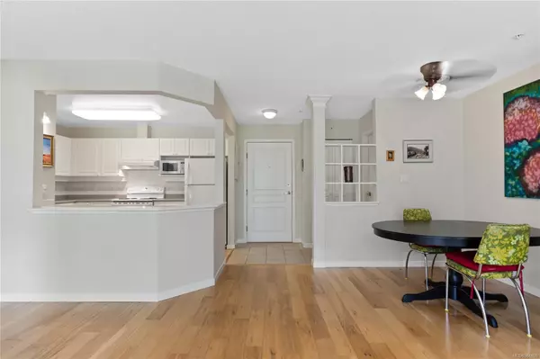 Nanaimo, BC V9T 6K1,5650 Edgewater Lane #411