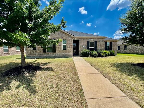 744 Skyflower Drive, Desoto, TX 75115