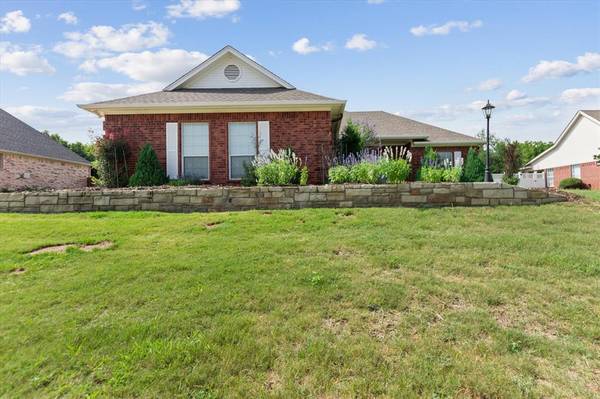 9011 Ravenswood Road, Granbury, TX 76049