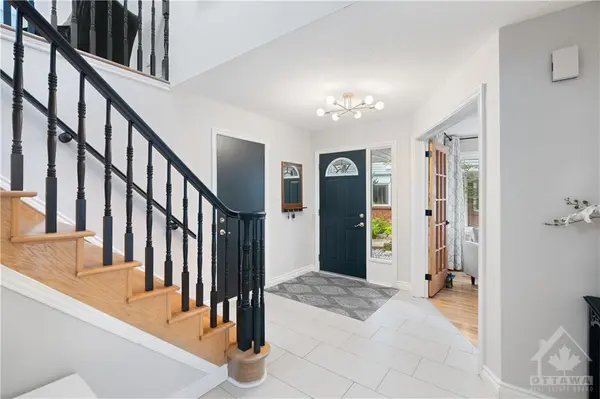 27 SADDLE CRES, Ottawa, ON K1G 5L4