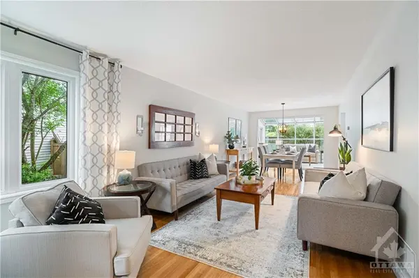 27 SADDLE CRES, Ottawa, ON K1G 5L4