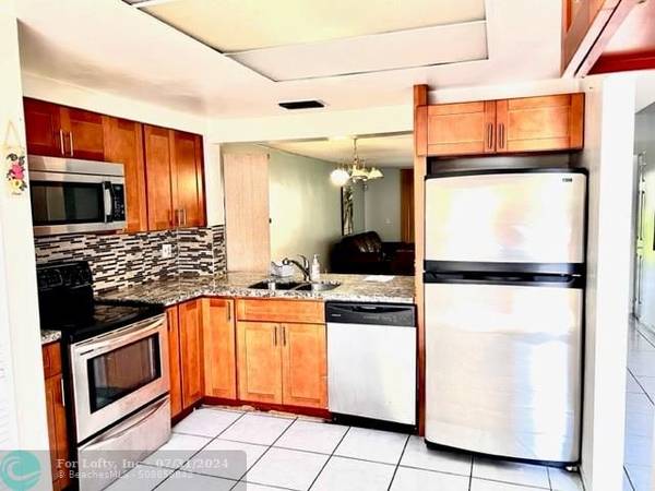 8839 SW Springtree Lakes Dr  #8839,  Sunrise,  FL 33351