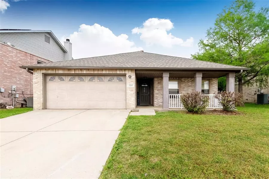 2207 Mainsail Lane, Arlington, TX 76002