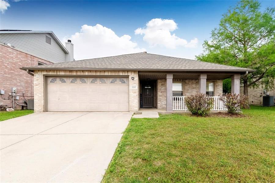 2207 Mainsail Lane, Arlington, TX 76002