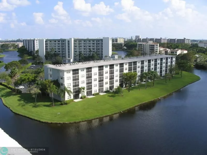 2230 N Cypress Bend Dr  #105, Pompano Beach, FL 33069