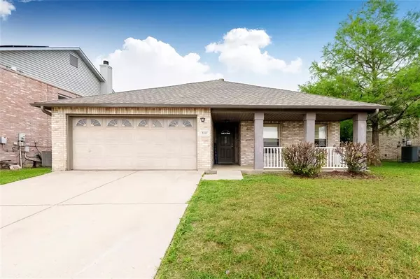 2207 Mainsail Lane,  Arlington,  TX 76002