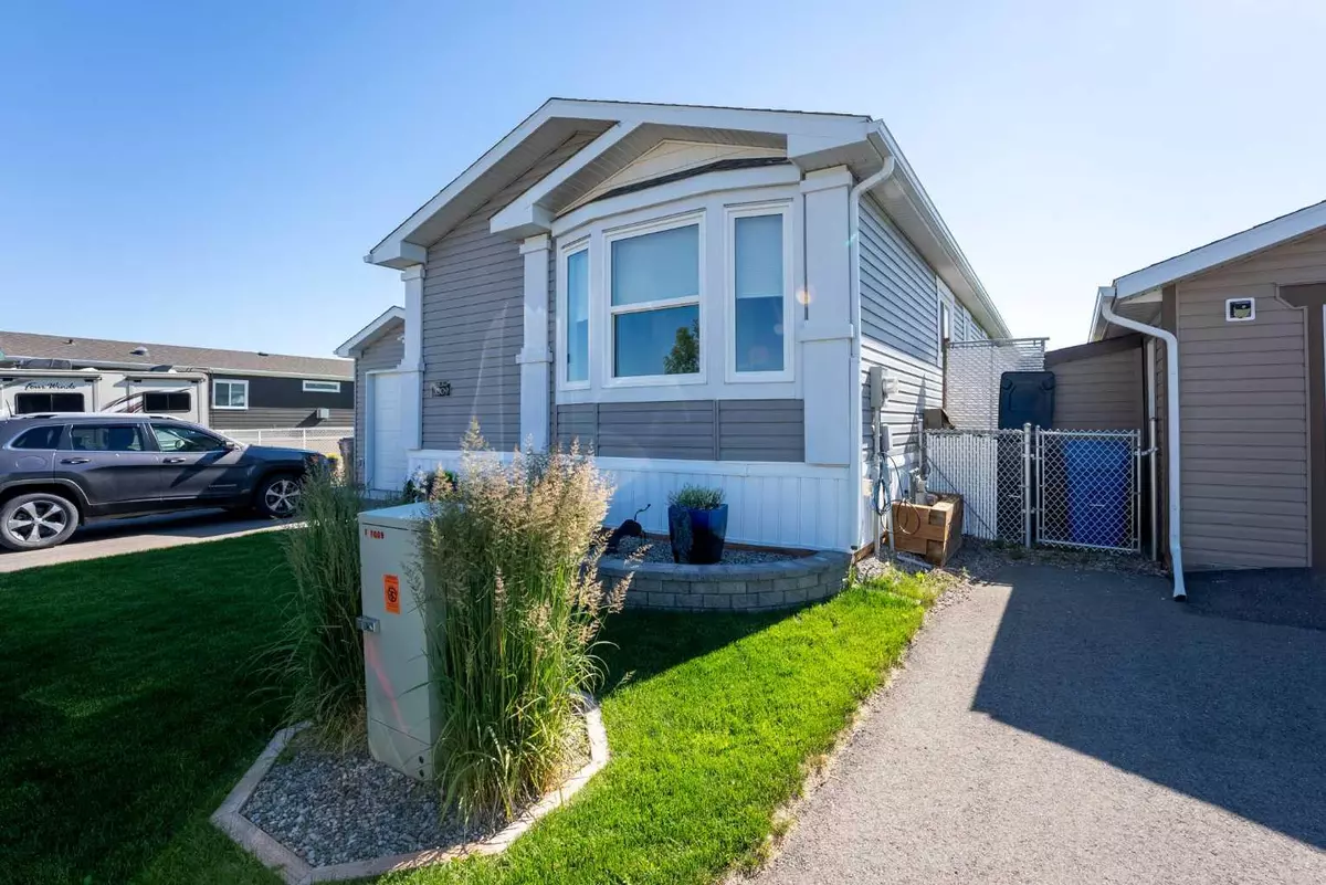 Coaldale, AB T1M 0C6,1009 Summer ST