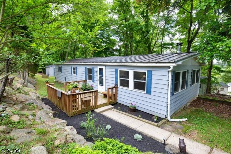 6 Village Sq, High Bridge Boro, NJ 08829