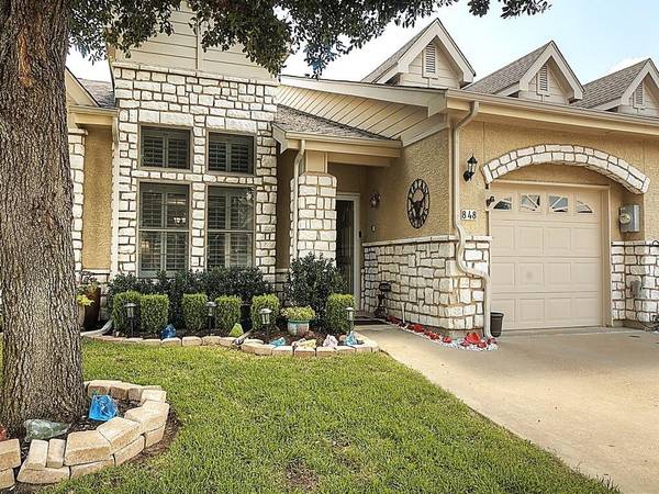 848 Kitty Hawk Lane, Grand Prairie, TX 75051