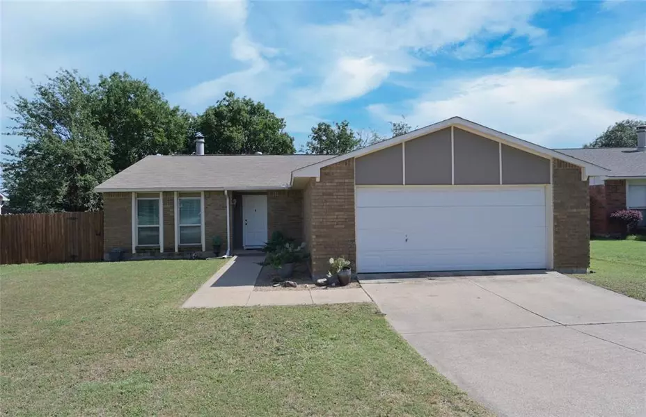 4208 Silverberry Avenue, Fort Worth, TX 76137