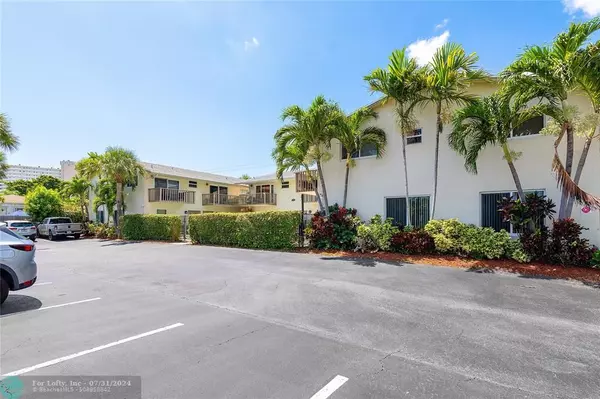 Deerfield Beach, FL 33441,1910 NE 5 St  #107