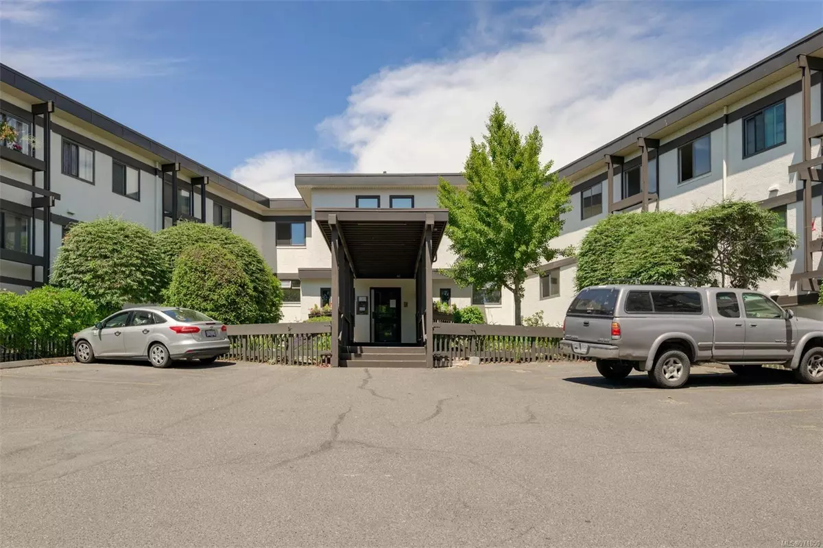 Victoria, BC V8R 4W9,1975 Lee Ave #305