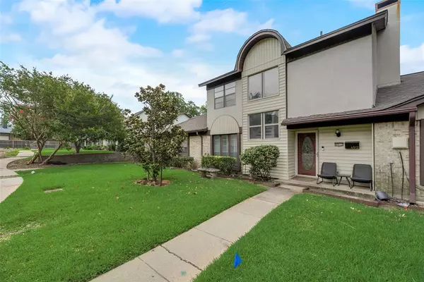 4912 Rollingwood Court,  Garland,  TX 75043