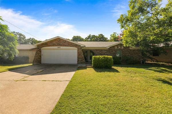 2801 Colleen Drive,  Arlington,  TX 76016